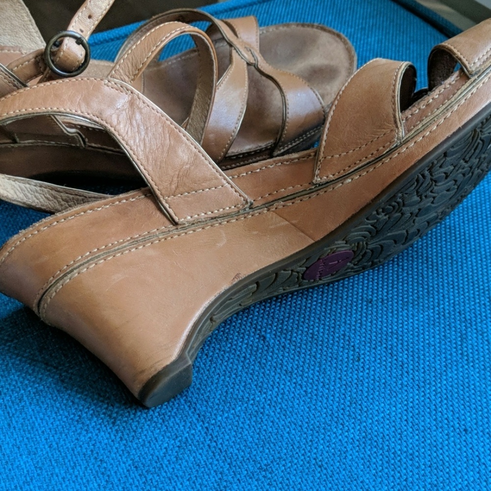 Summer!  Artisan Tan Sandals size 8.5
